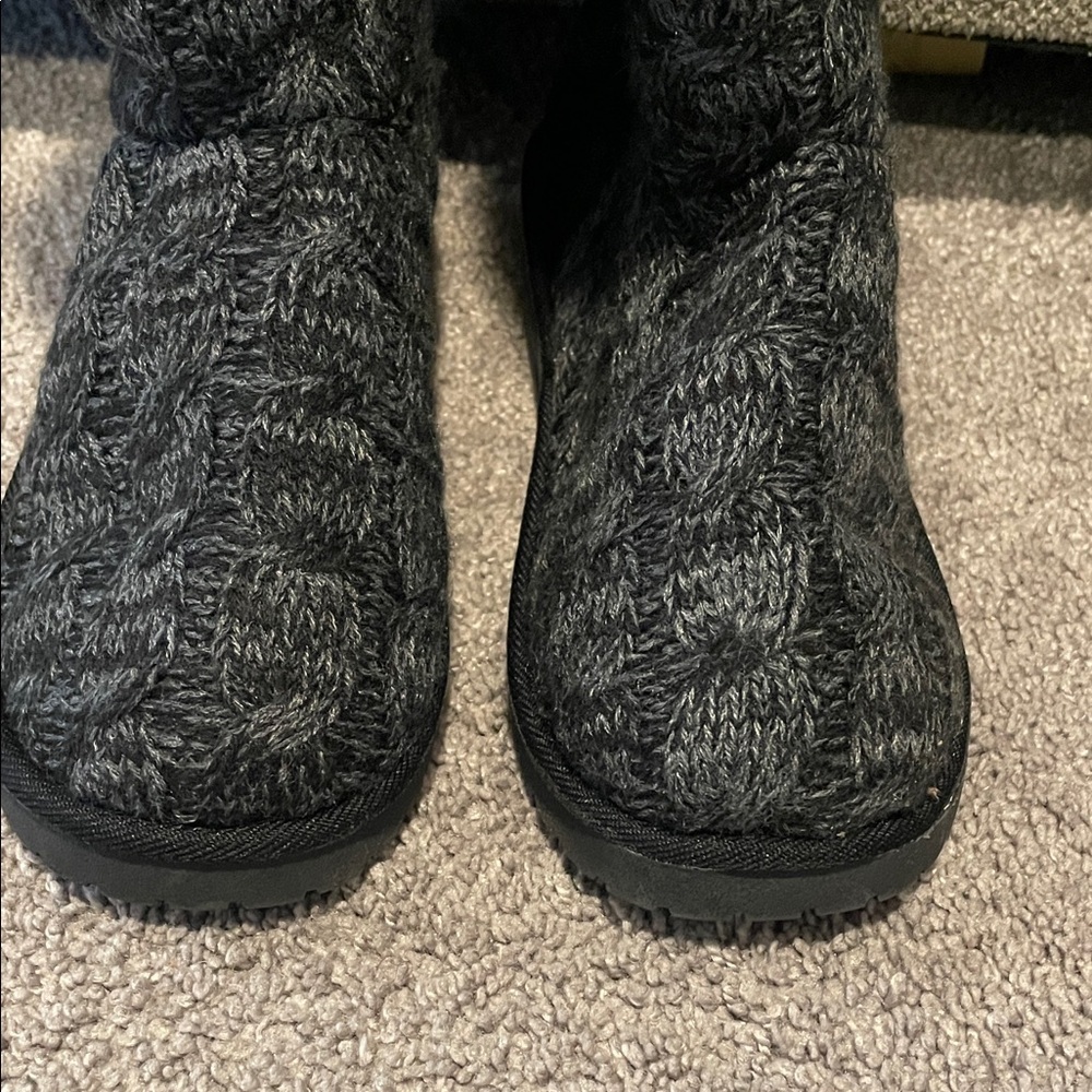 Essentials by MUKLUKS Cozy Gray Knit Women's Boots | Size 8 - Picture 3 of 6